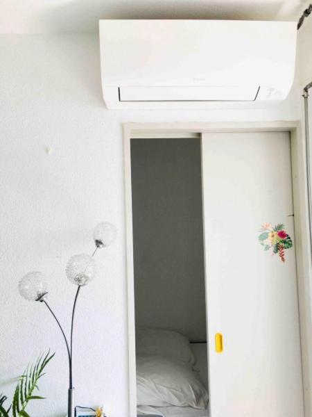 Studio Les Pieds Dans L'Eau: Beachside Retreat with Private Parking La Grande-Motte Exterior photo